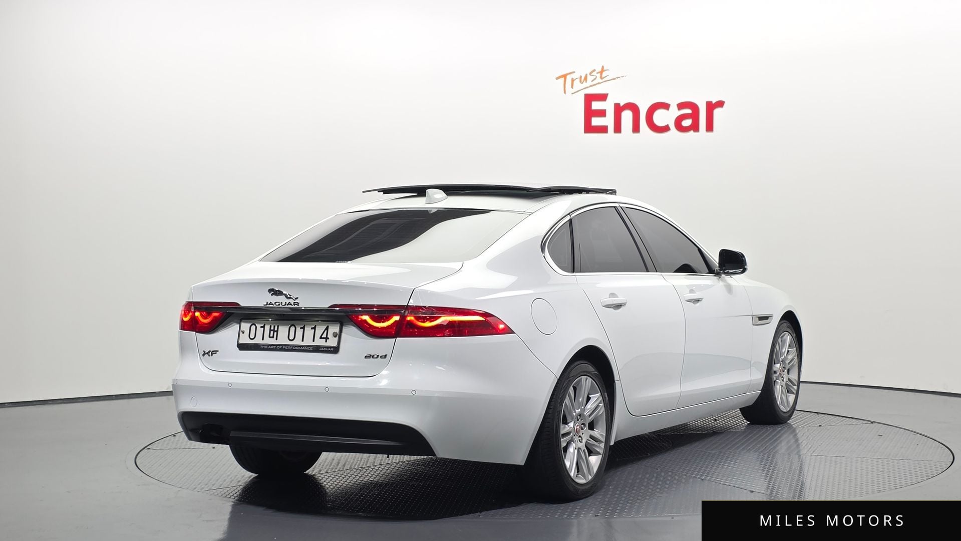 Jaguar XF (X260) 2017 — миниатюра 2