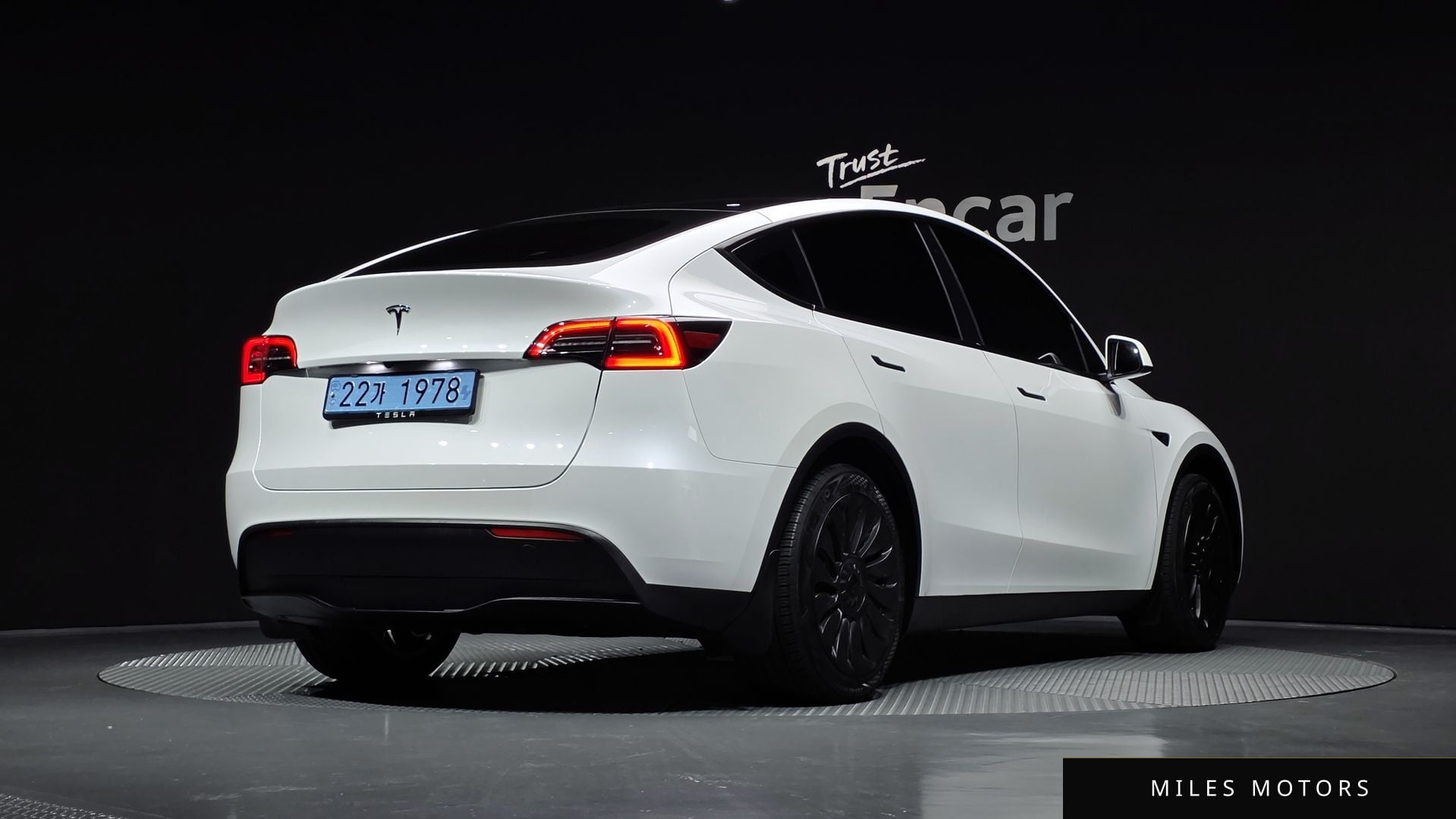 Tesla Model Y 2024 — миниатюра 2