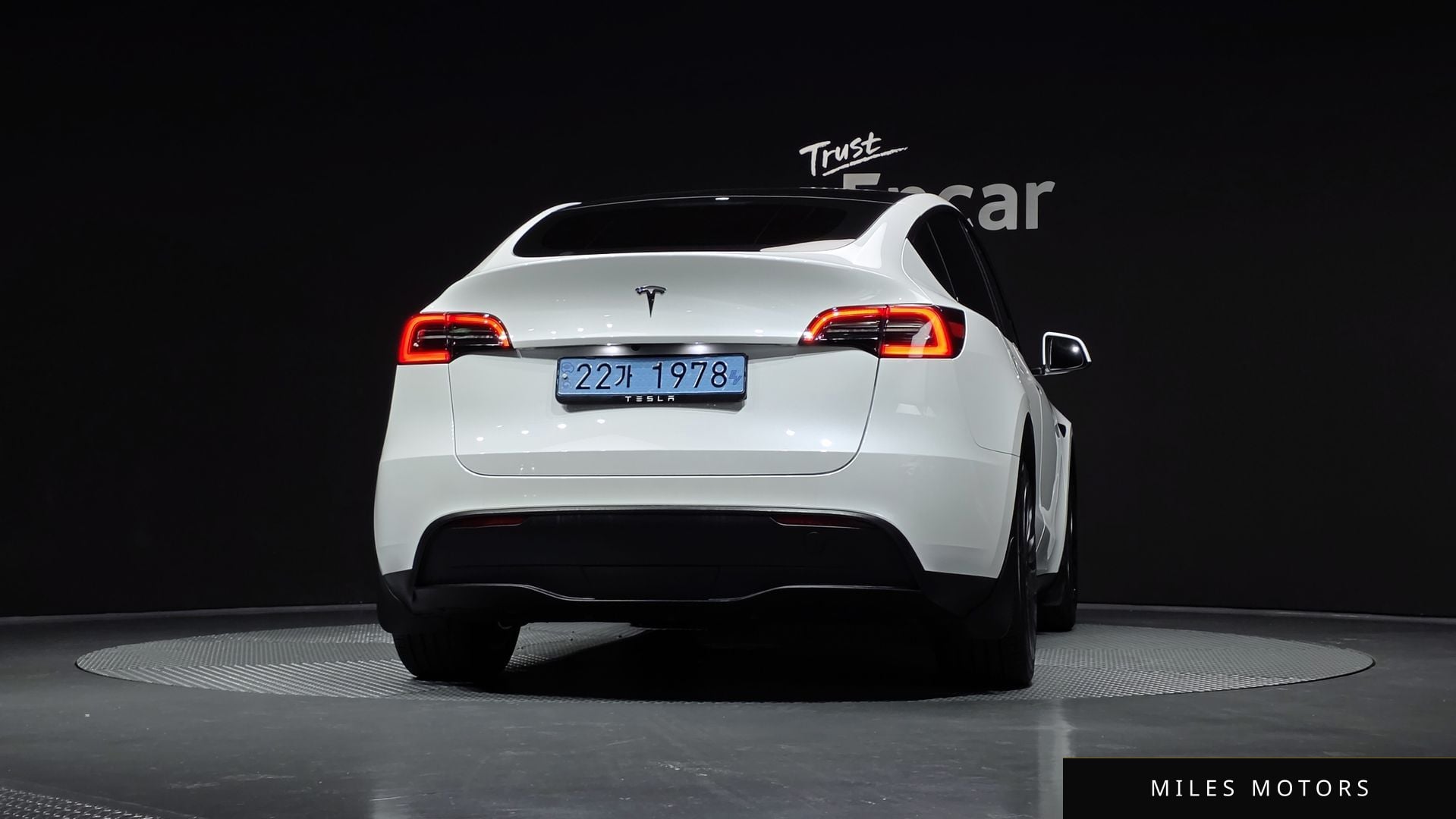 Tesla Model Y 2024 — миниатюра 4