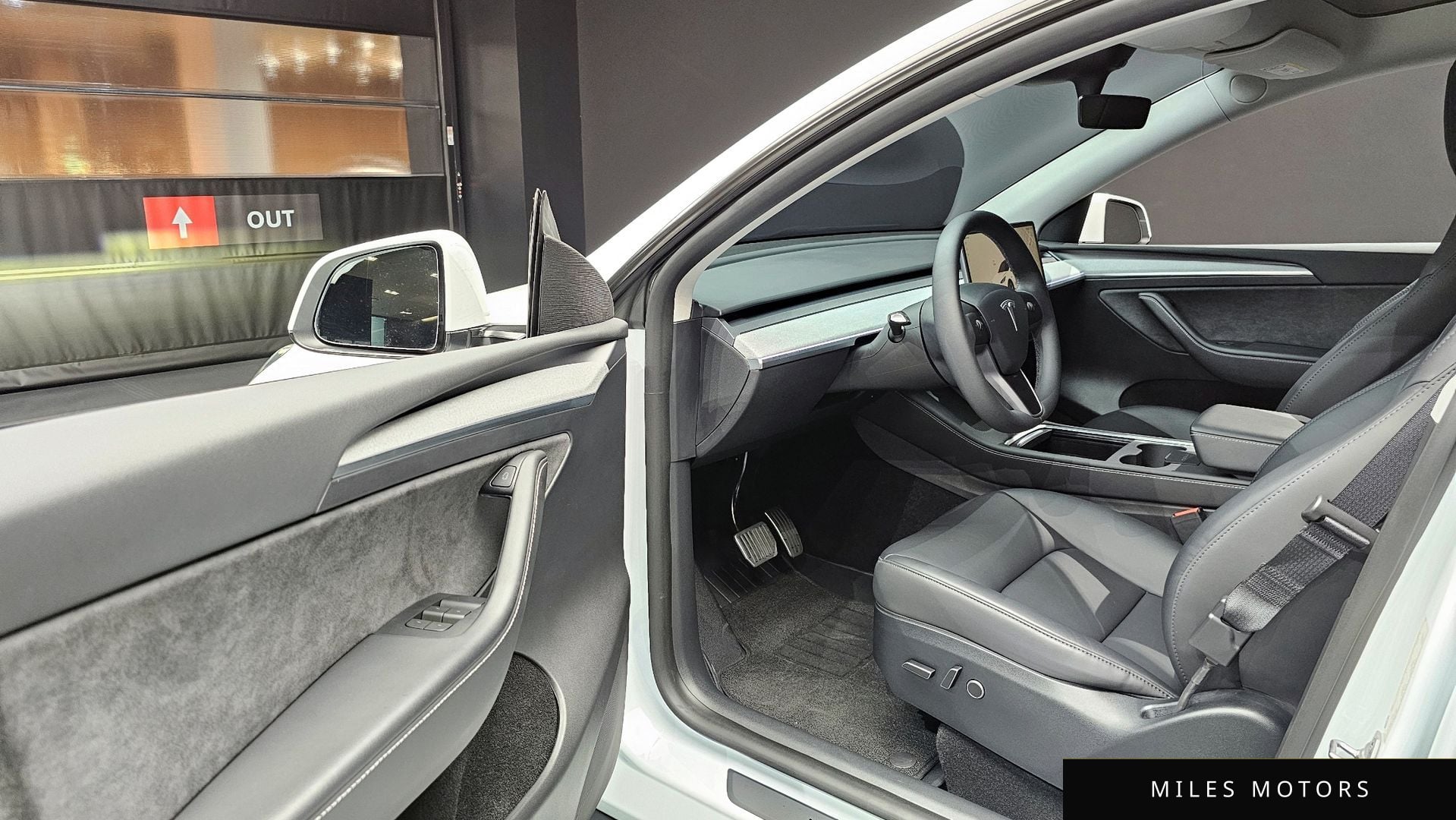 Tesla Model Y 2024 — миниатюра 11