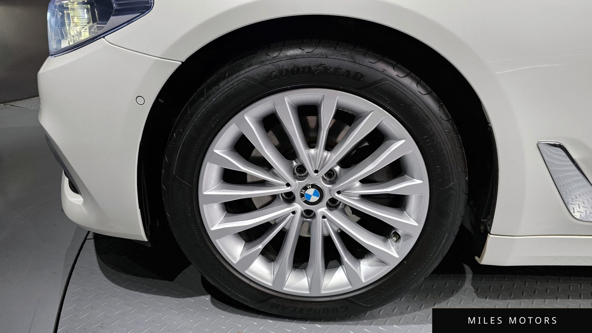 BMW 5 Series (G30) 2020 — миниатюра 5