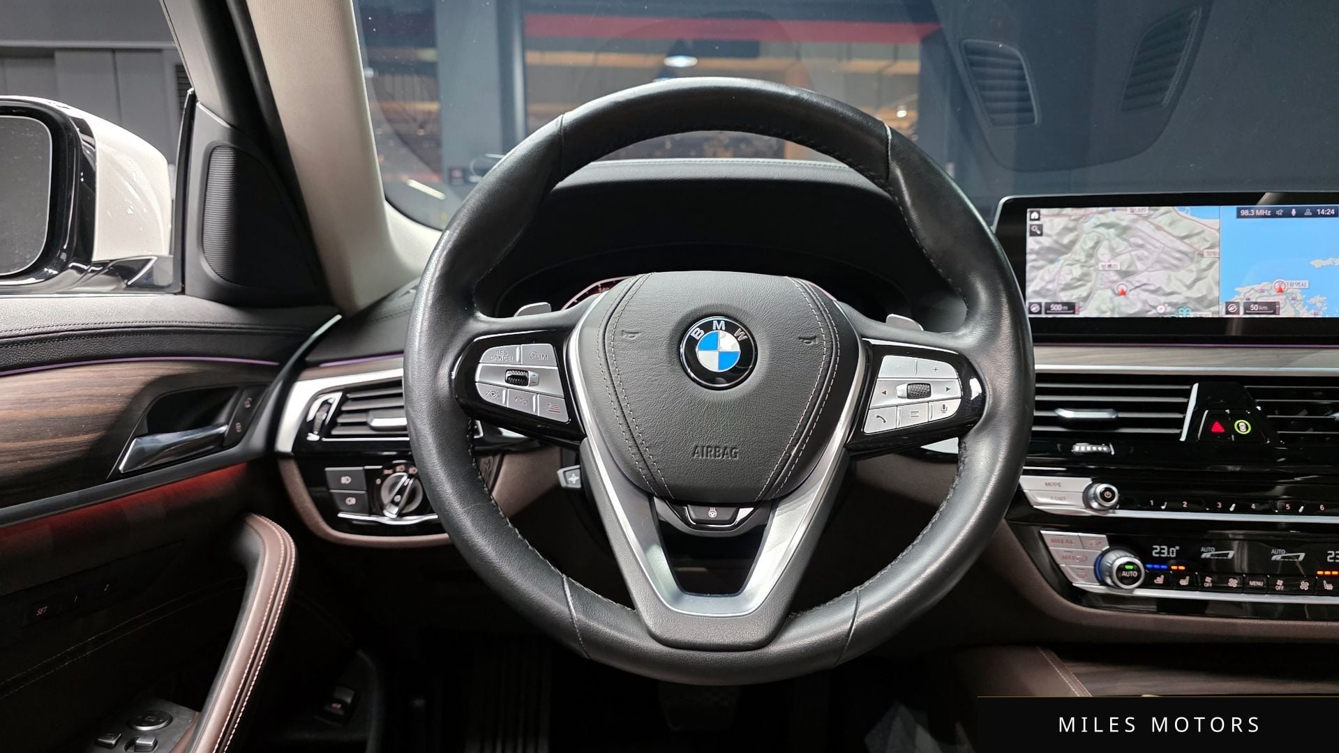 BMW 5 Series (G30) 2020 — миниатюра 13