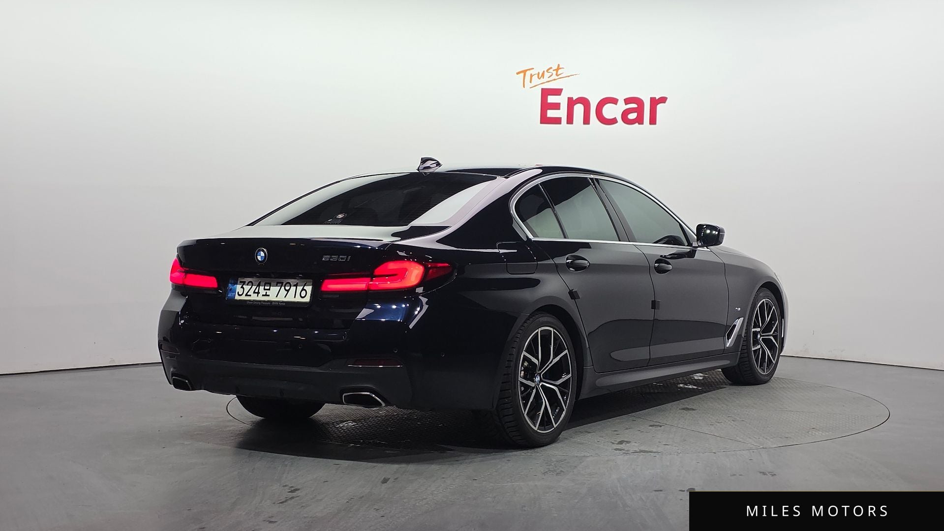 BMW 5 Series (G30) 2021 — миниатюра 2