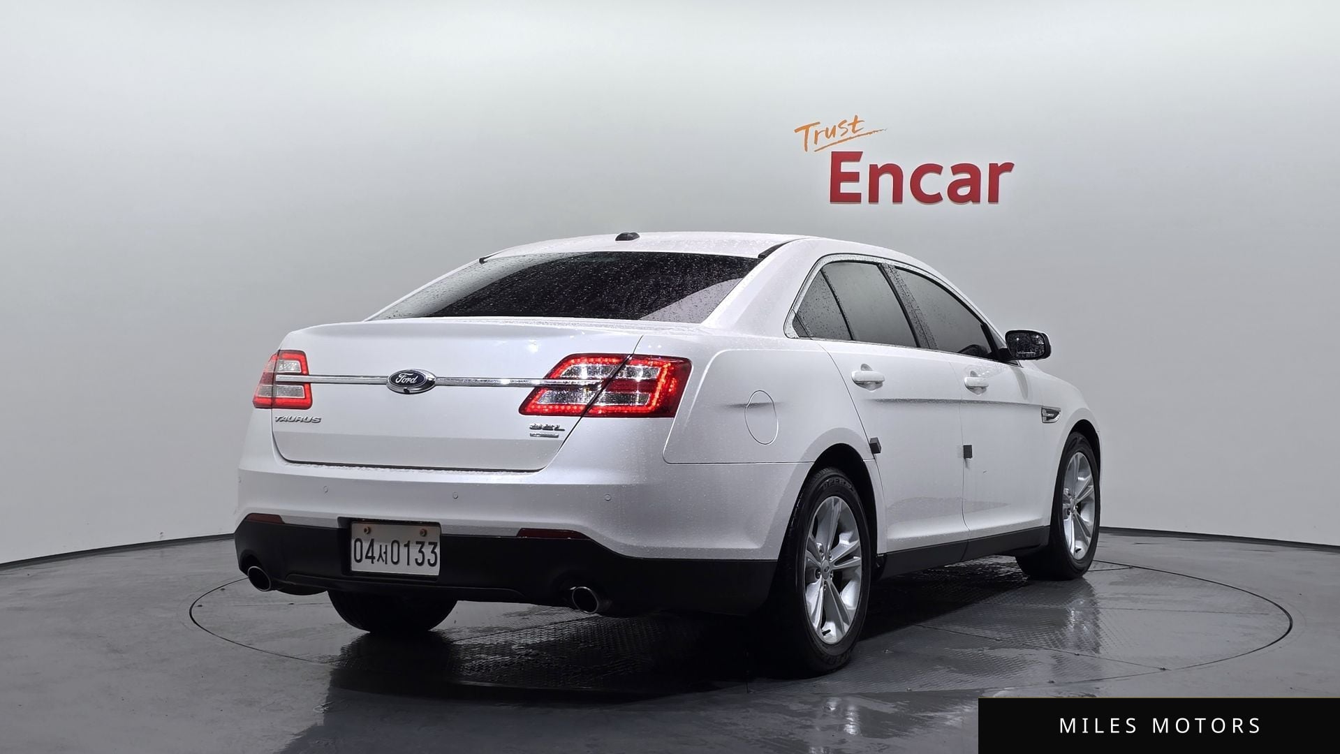 Ford Taurus 2016 — миниатюра 2