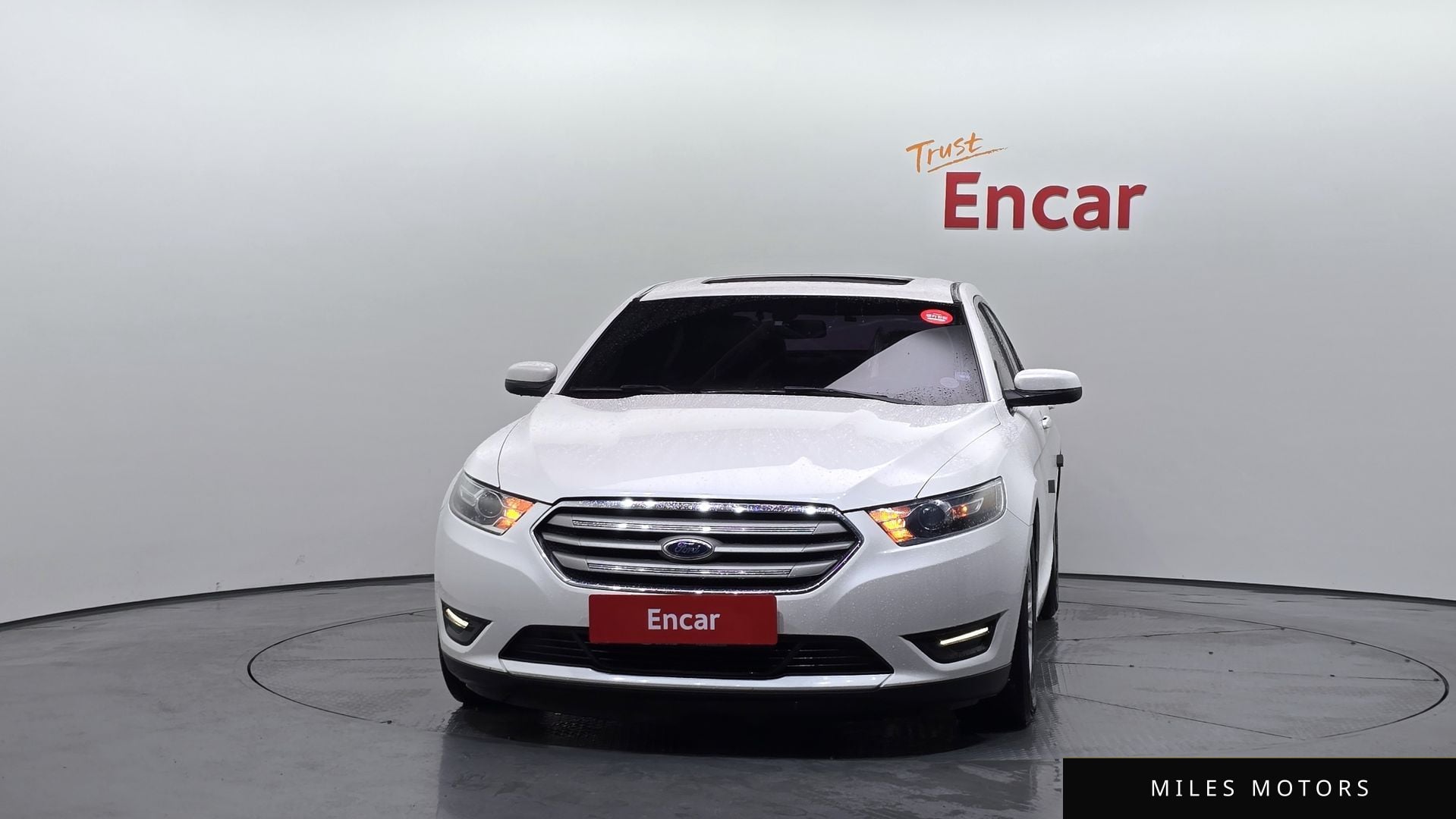 Ford Taurus 2016 — миниатюра 3