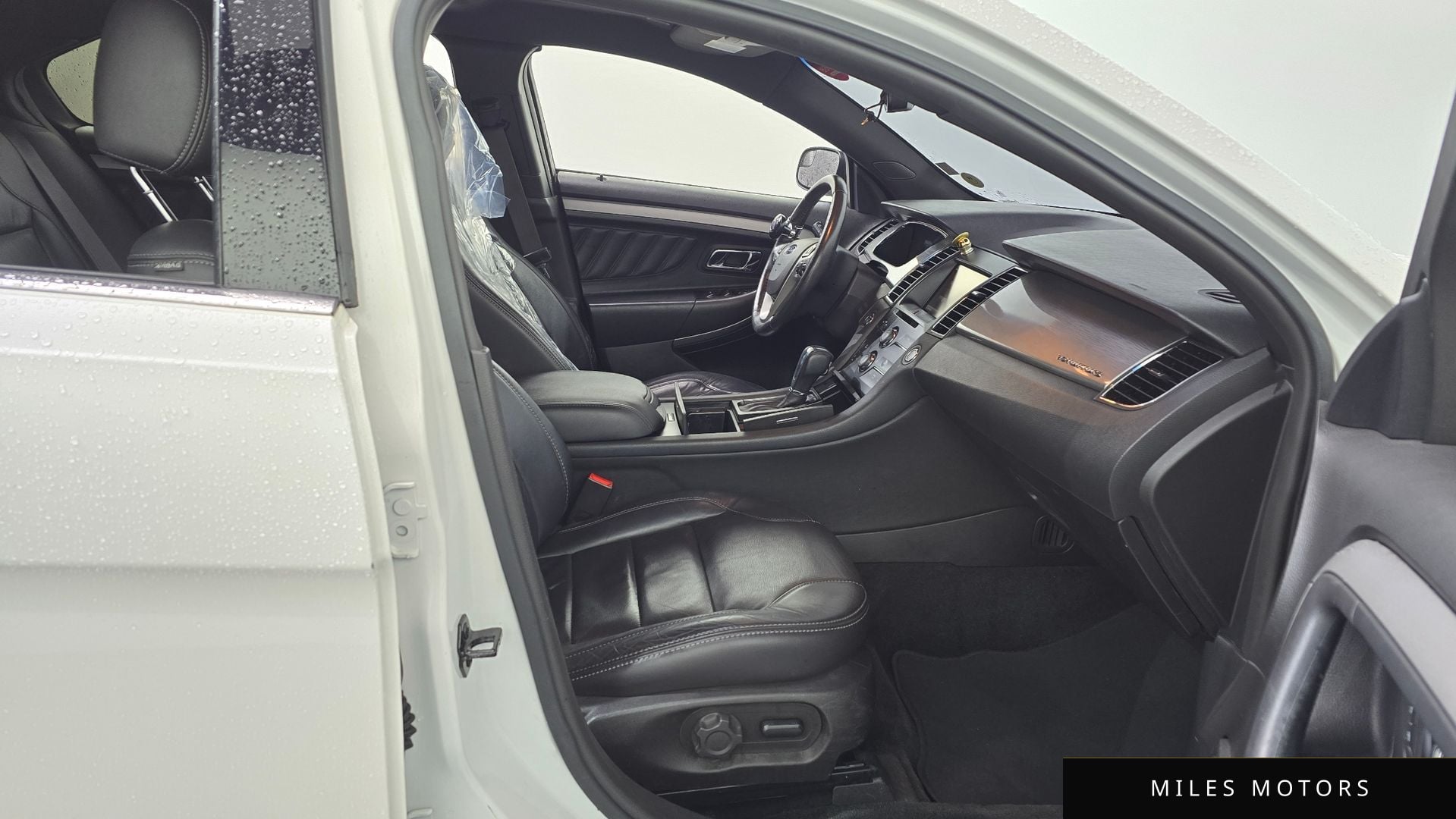 Ford Taurus 2016 — миниатюра 11