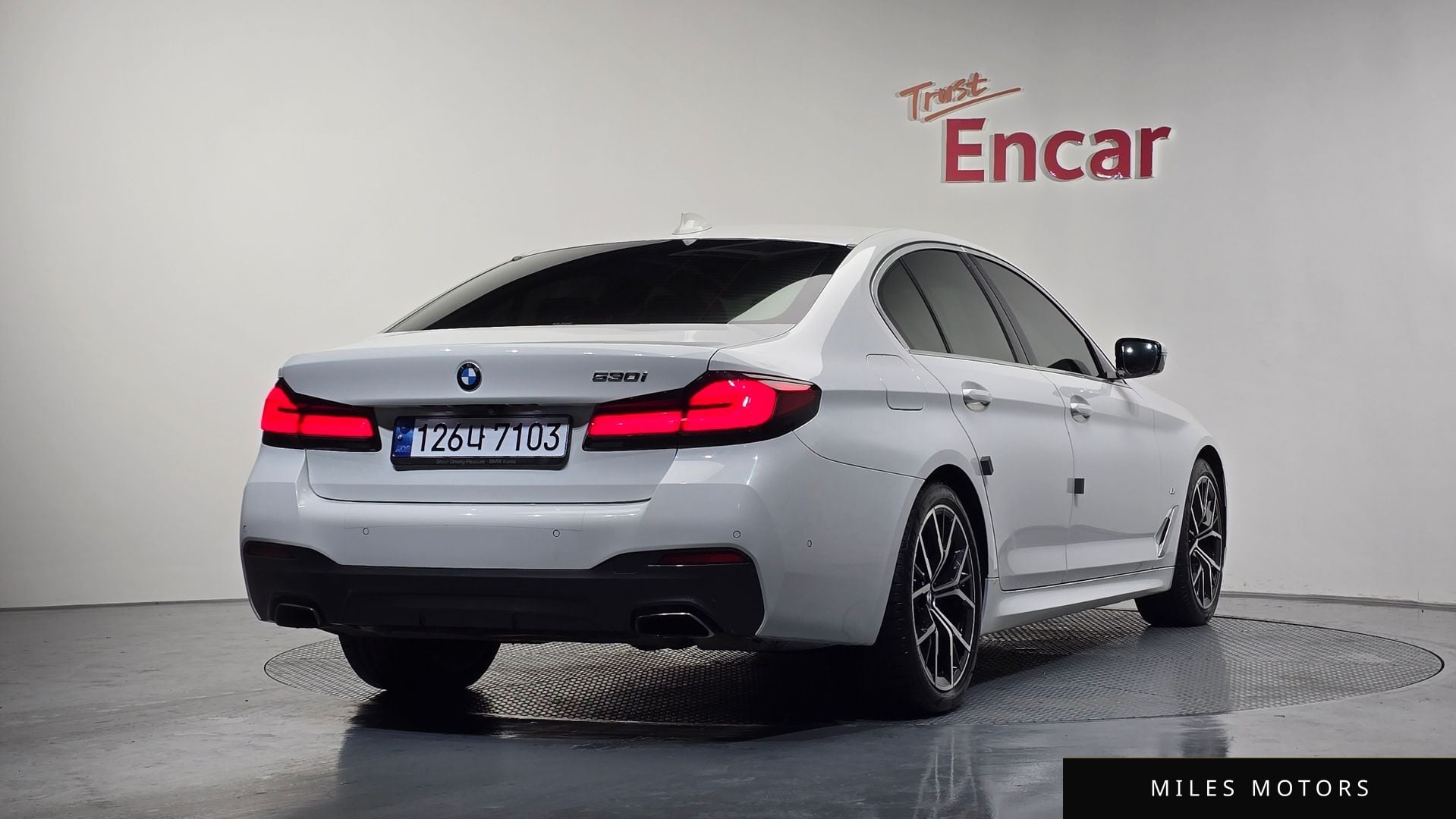 BMW 5 Series (G30) 2021 — миниатюра 2