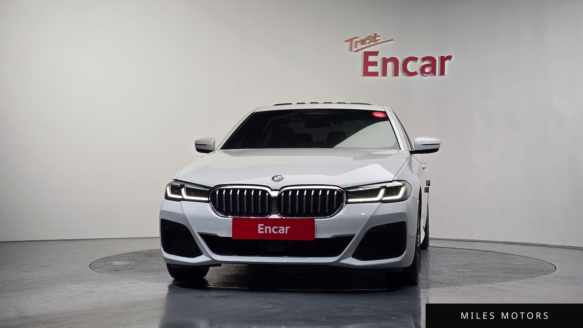 BMW 5 Series (G30) 2021 — миниатюра 3