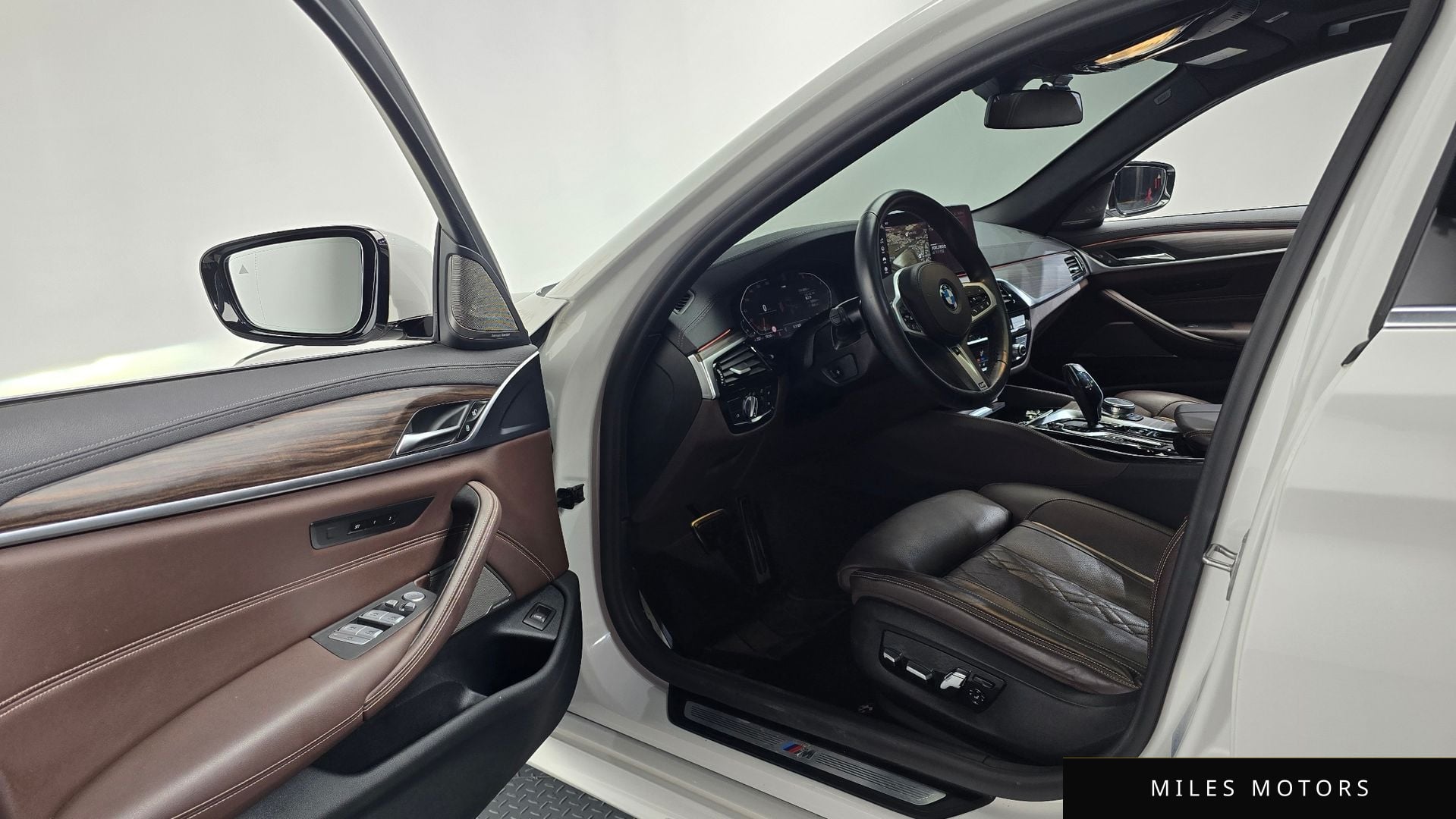 BMW 5 Series (G30) 2021 — миниатюра 10