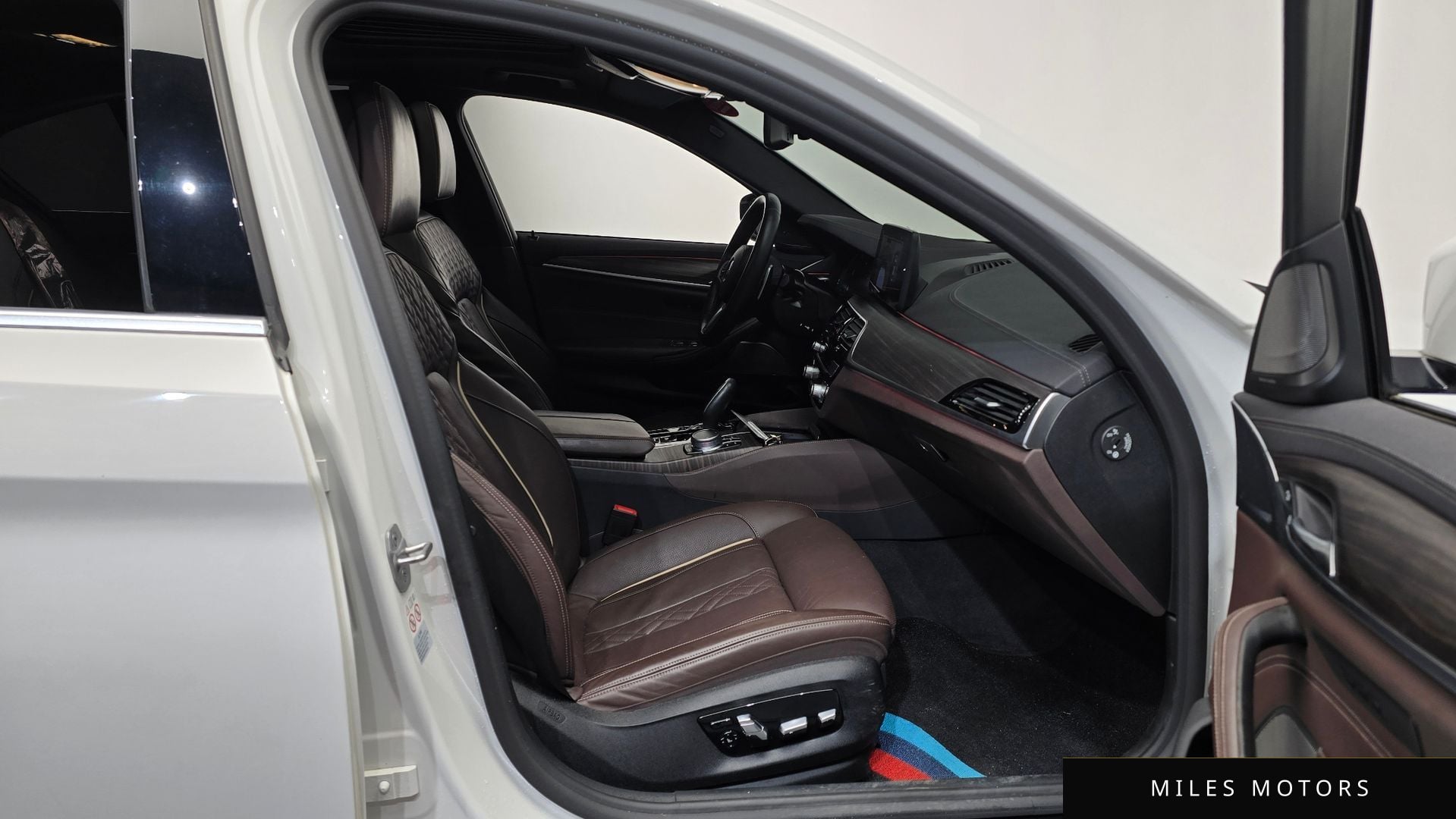 BMW 5 Series (G30) 2021 — миниатюра 11