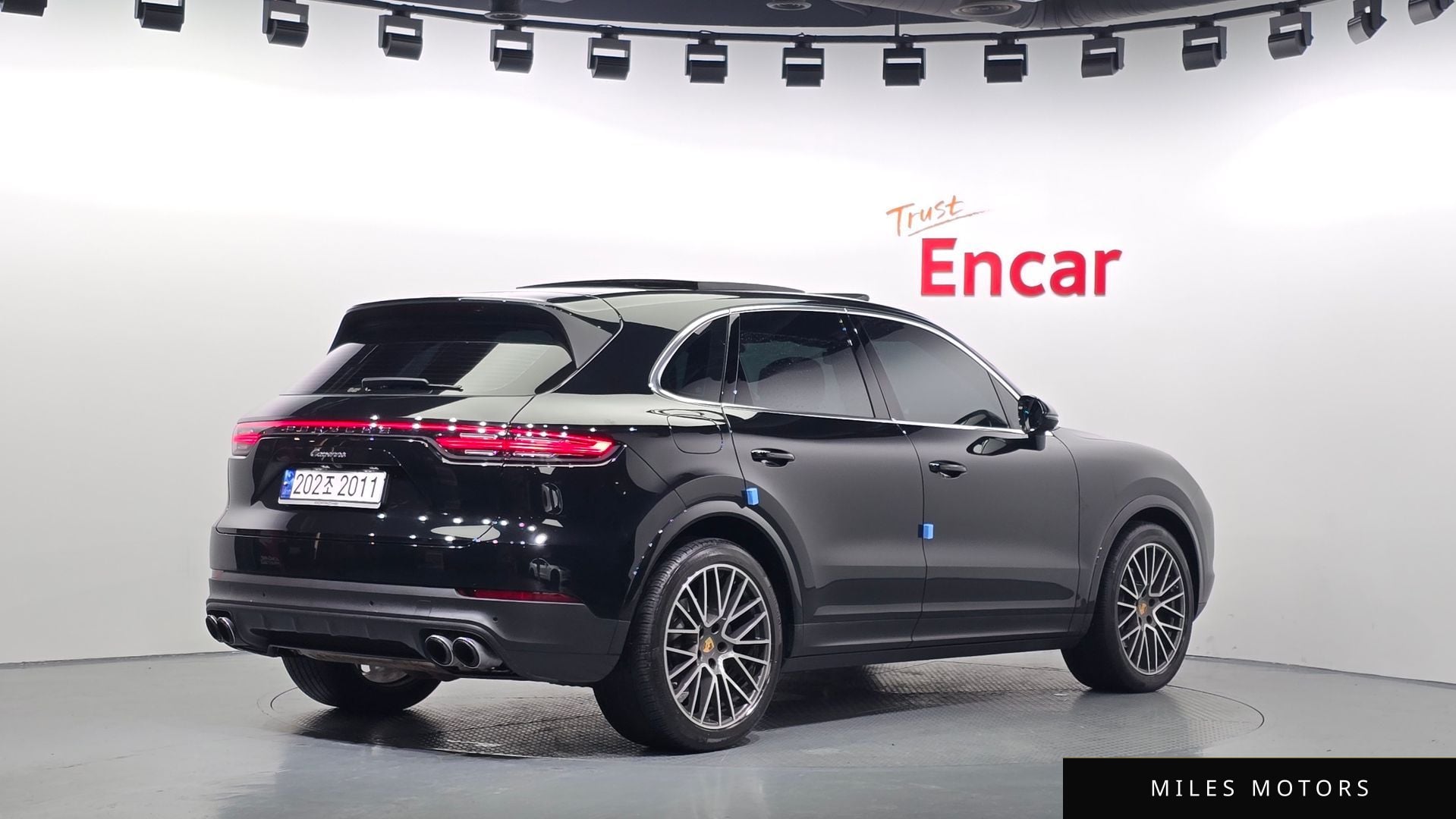 Porsche Cayenne 2023 — миниатюра 2