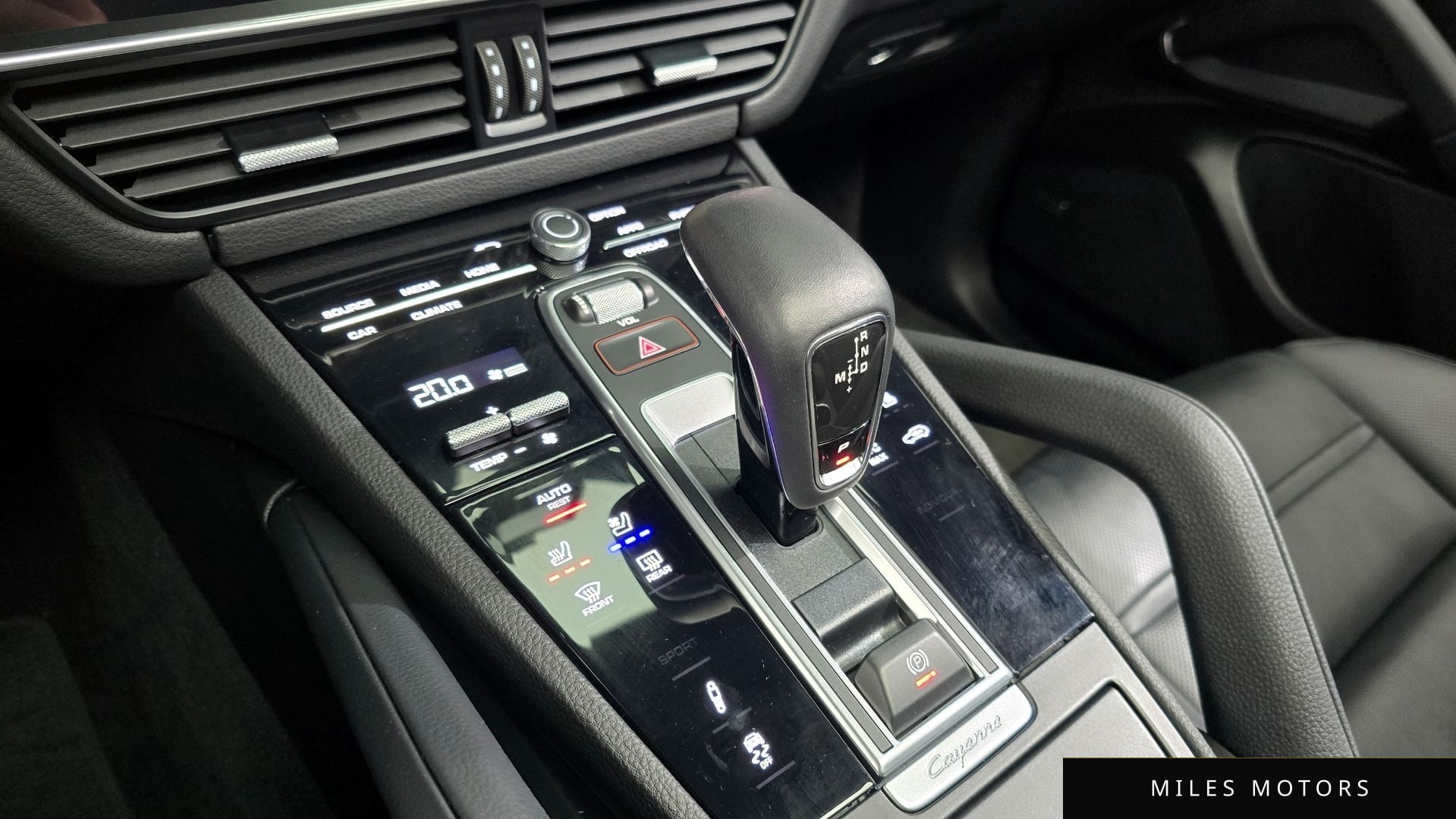 Porsche Cayenne 2023 — миниатюра 9