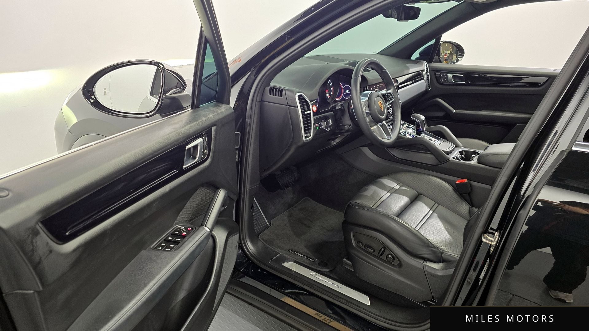 Porsche Cayenne 2023 — миниатюра 10