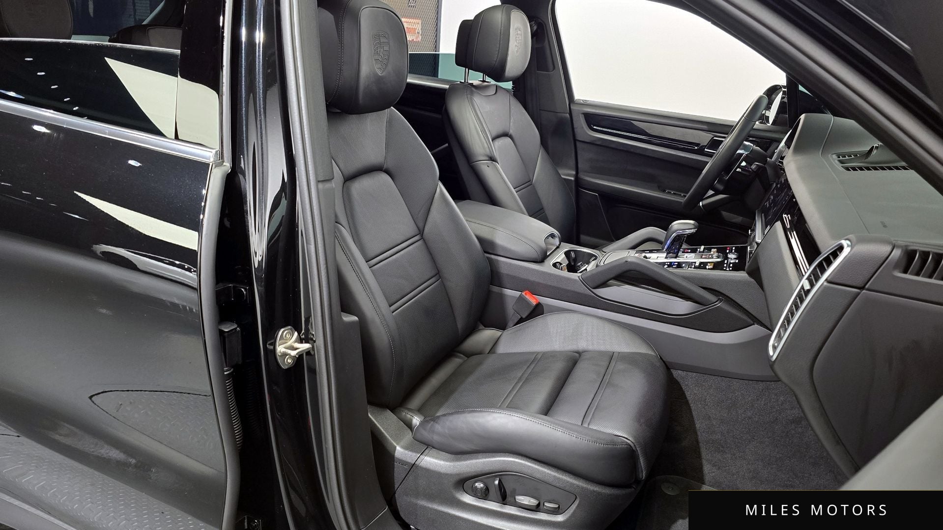 Porsche Cayenne 2023 — миниатюра 12