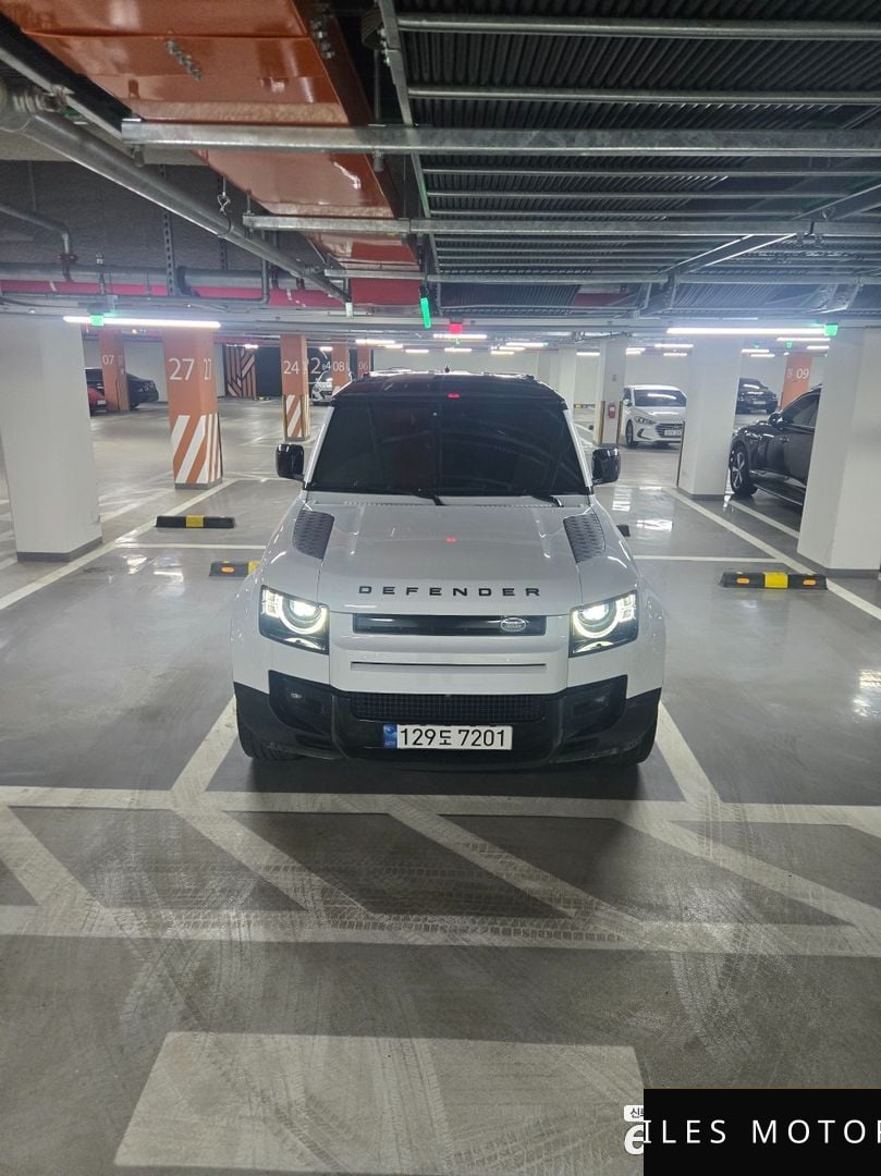 Land Rover Defender 2023 — фото 1 из 12