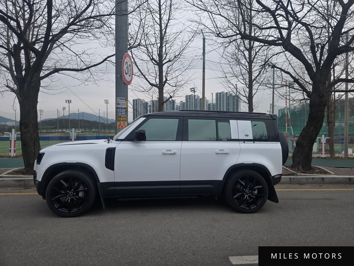 Land Rover Defender 2023 — миниатюра 5