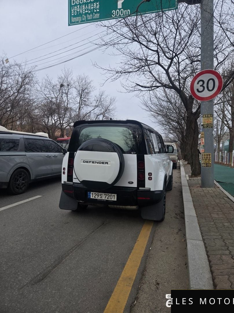 Land Rover Defender 2023 — миниатюра 10