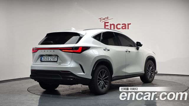 Лексус NX450h+ 2025 — миниатюра 2