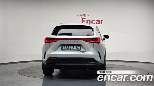 Лексус NX450h+ 2025 — миниатюра 4
