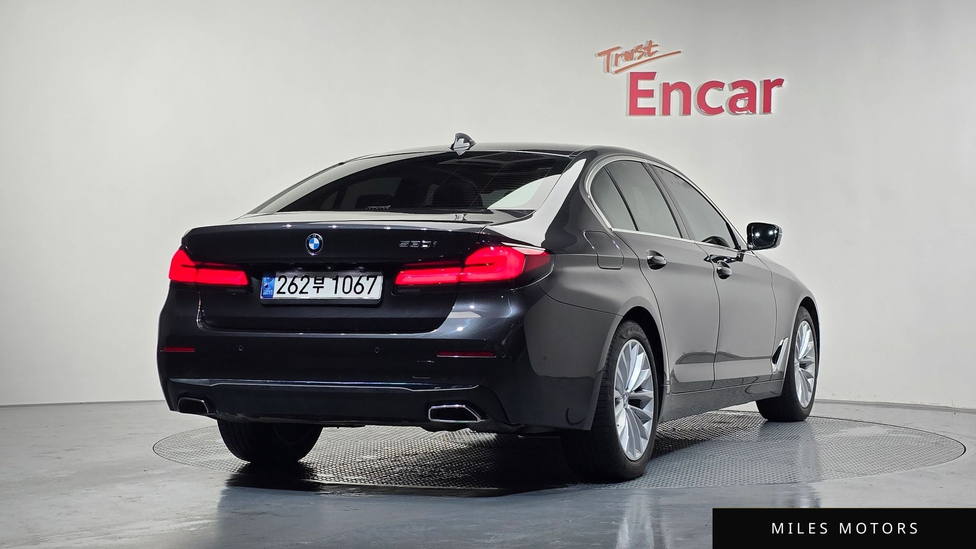 BMW 5 Series (G30) 2021 — миниатюра 2