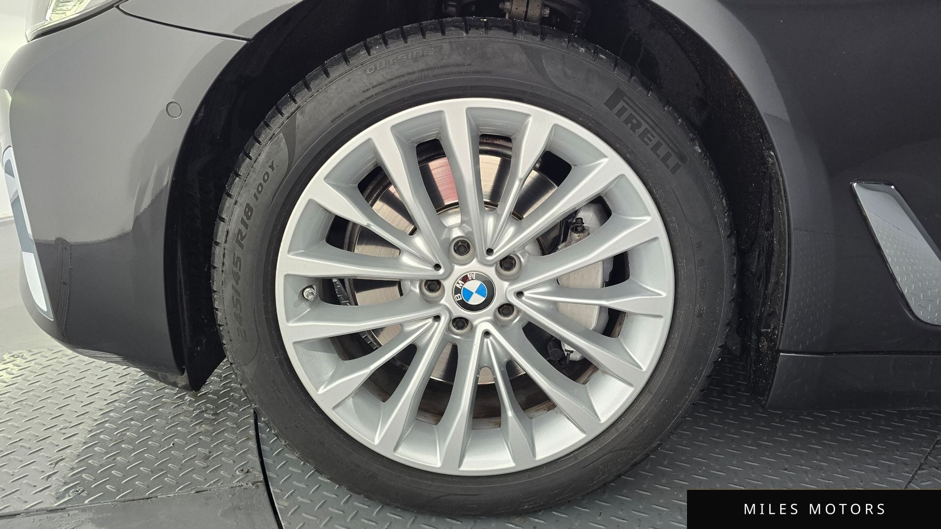 BMW 5 Series (G30) 2021 — миниатюра 5
