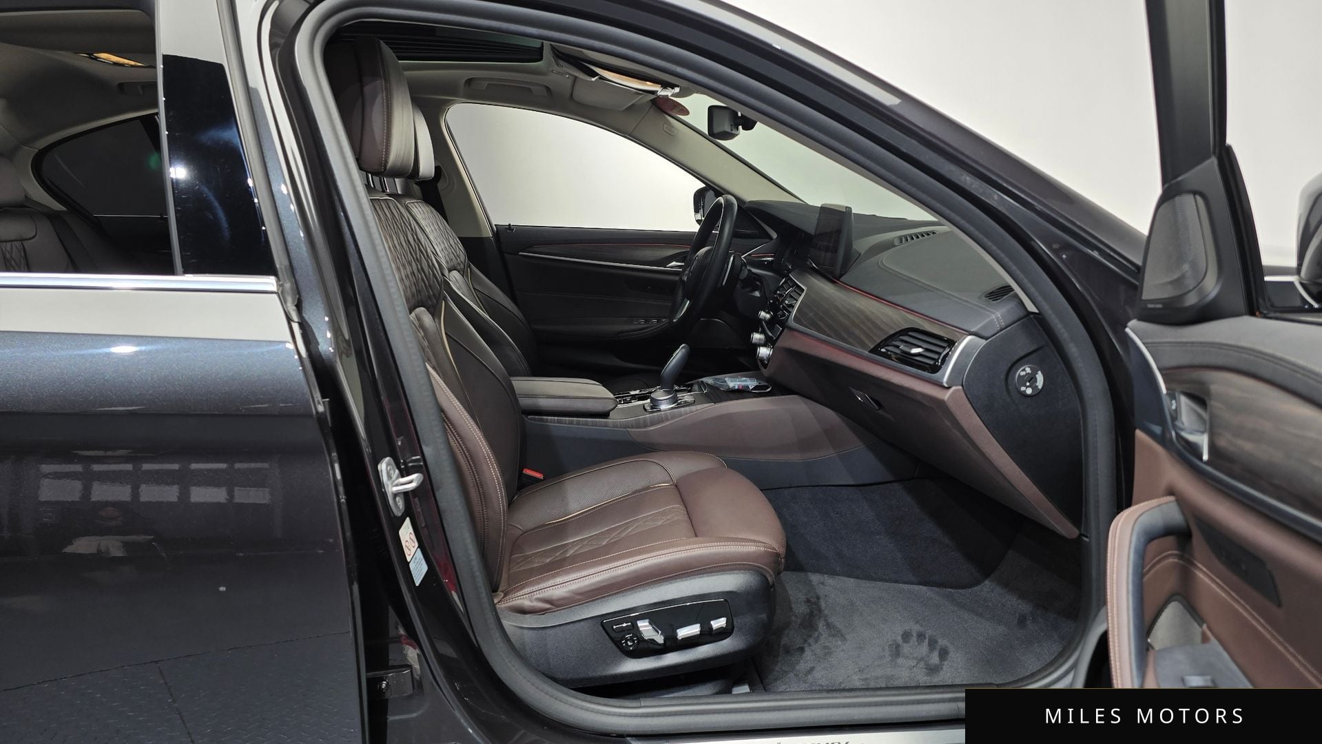 BMW 5 Series (G30) 2021 — миниатюра 11