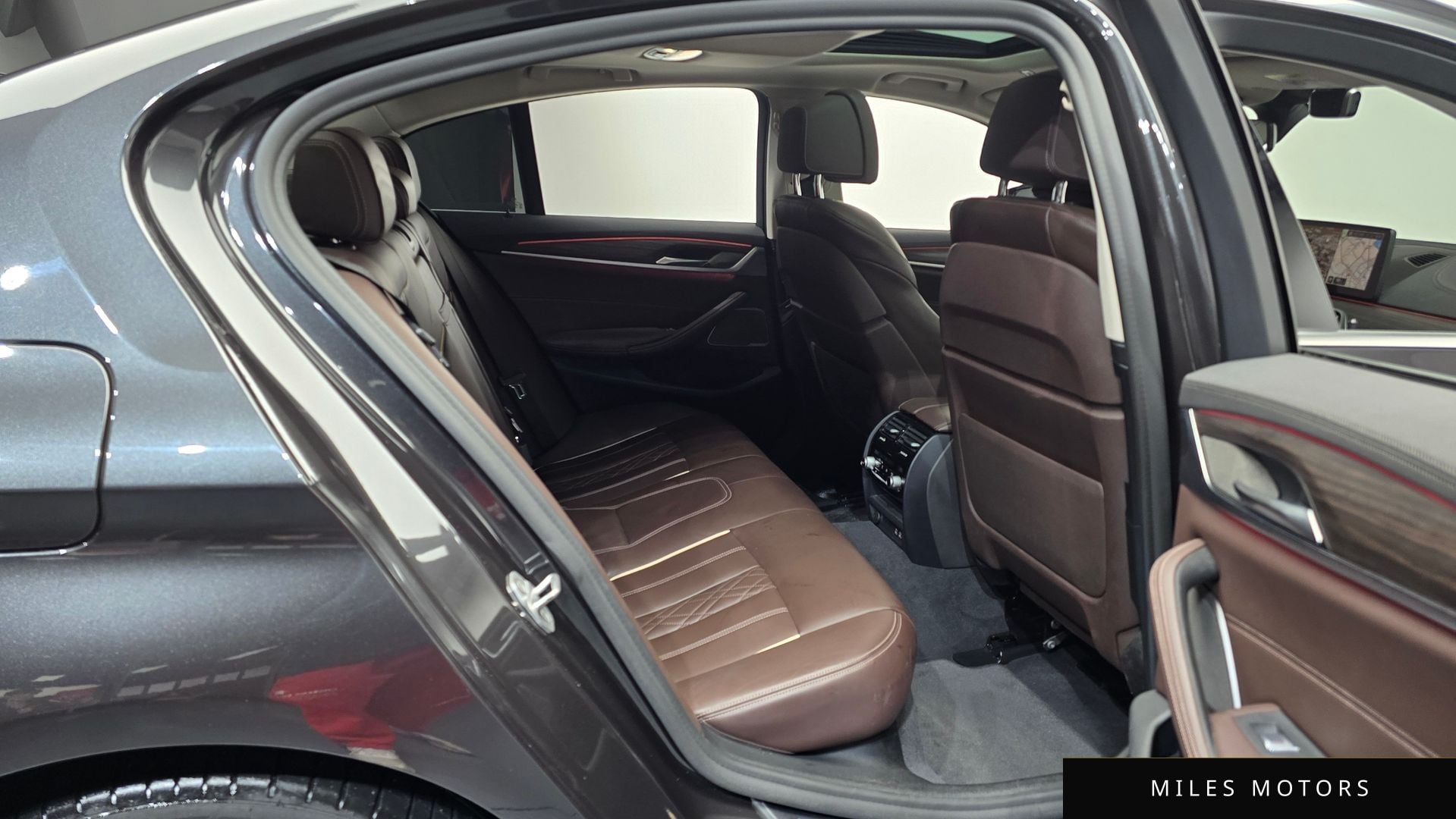 BMW 5 Series (G30) 2021 — миниатюра 12