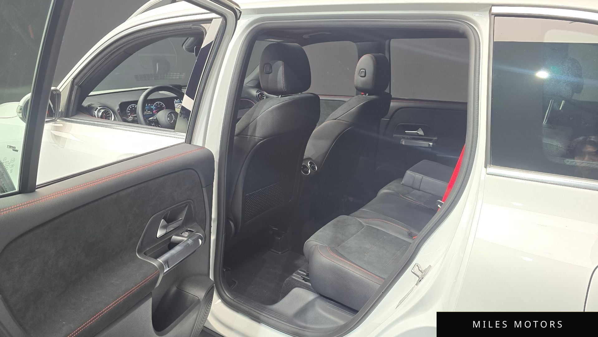 Mercedes-Benz GLB-Class X247 2025 — миниатюра 11