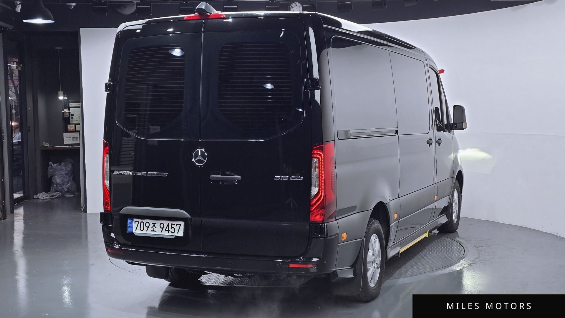 Mercedes-Benz Sprinter 2023 — миниатюра 2