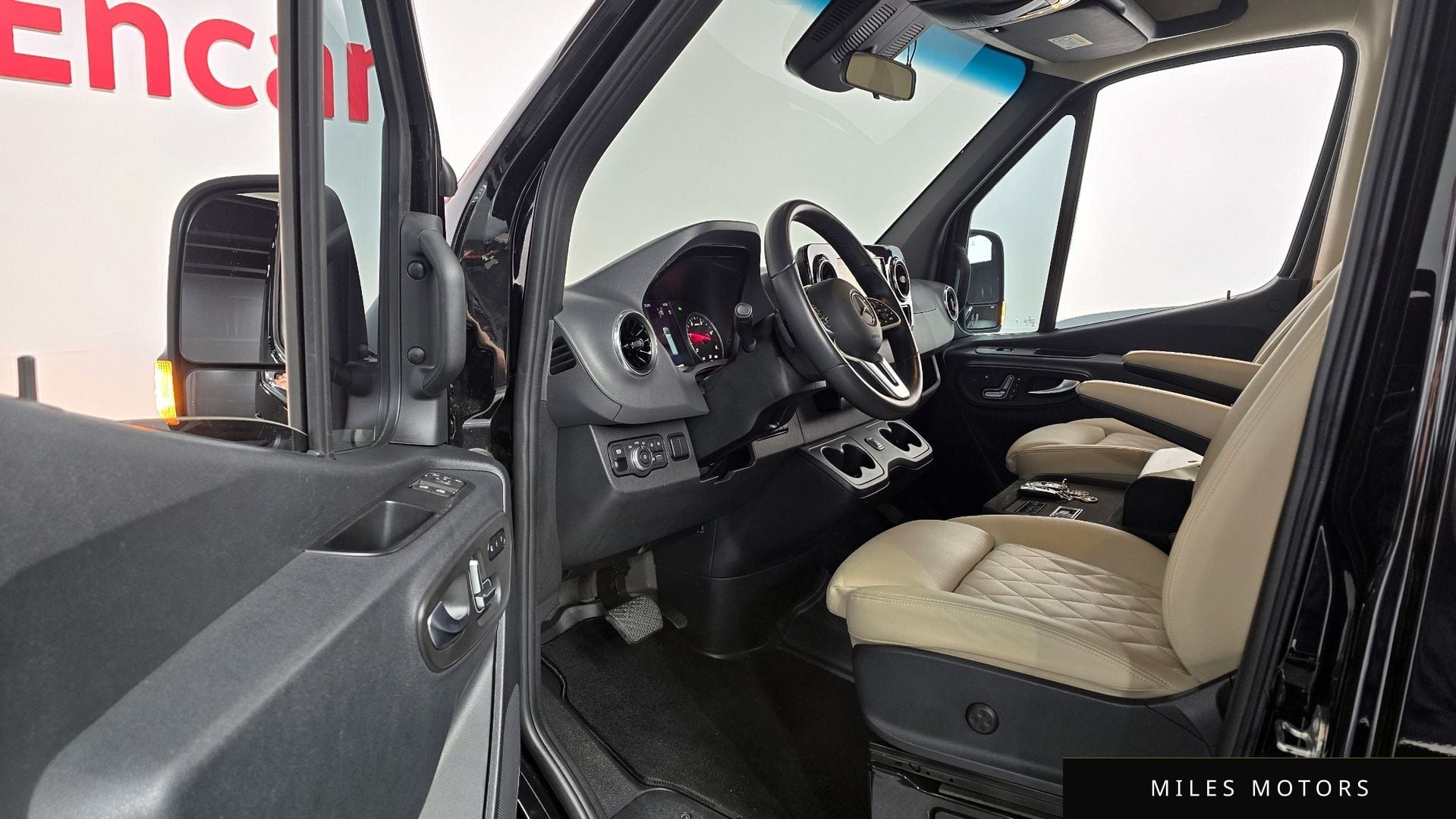Mercedes-Benz Sprinter 2023 — миниатюра 11
