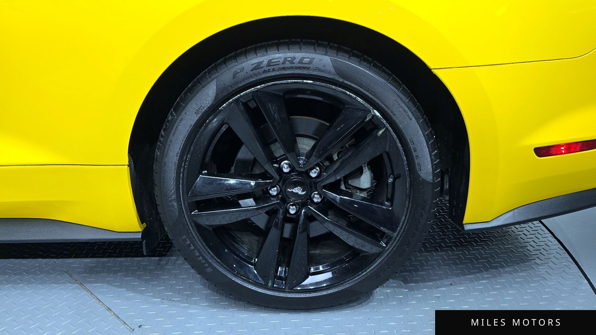Ford Mustang 2017 — миниатюра 5