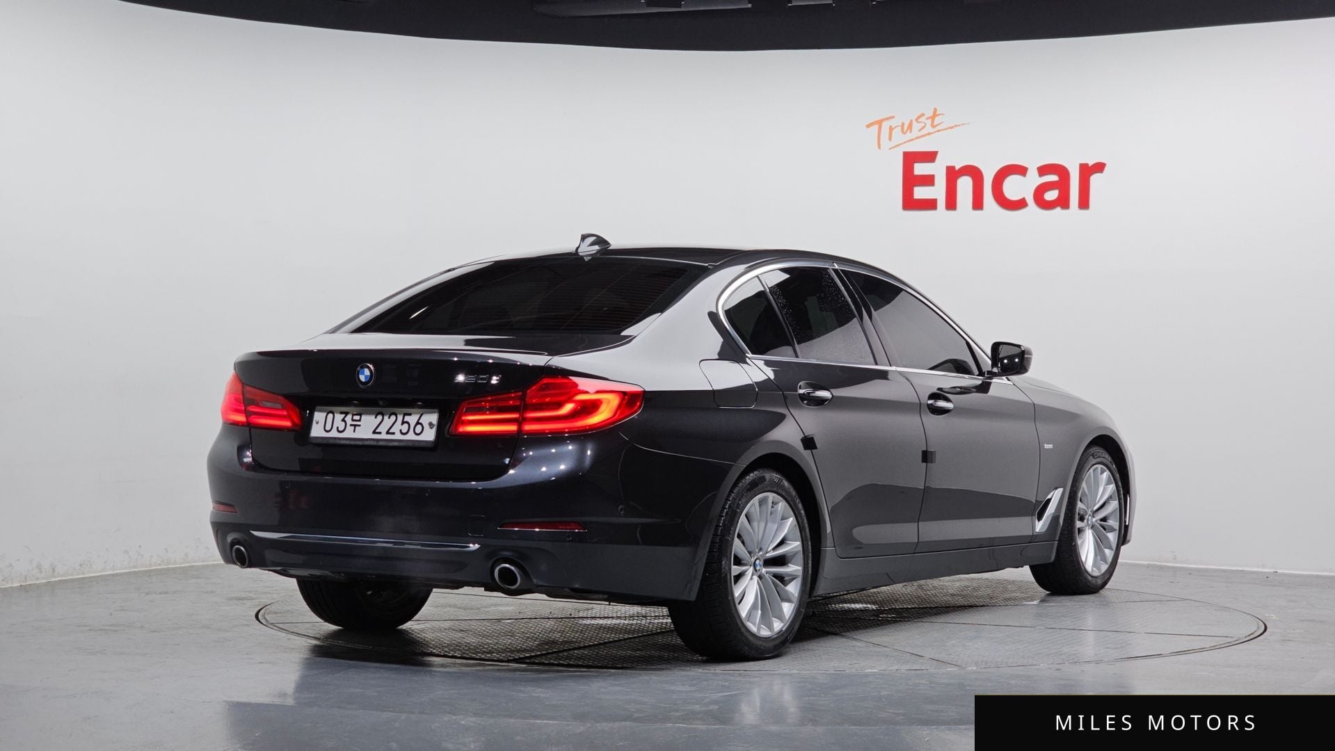 BMW 5 Series (G30) 2018 — миниатюра 2
