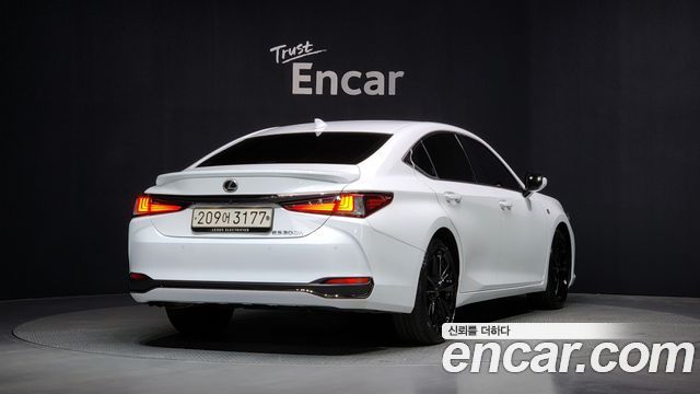 Лексус ES300h 2024 — миниатюра 2