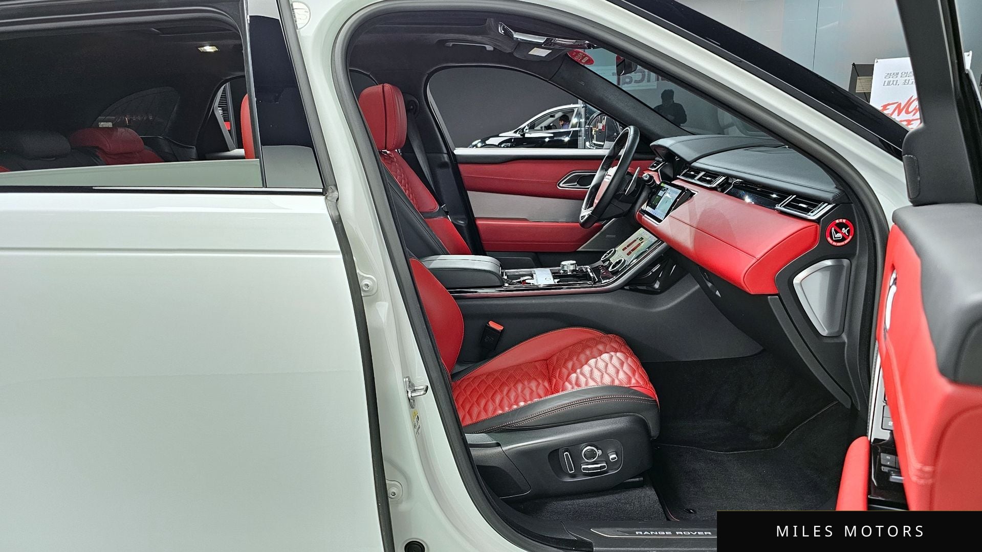 Land Rover Range Rover Velar 2019 — миниатюра 10
