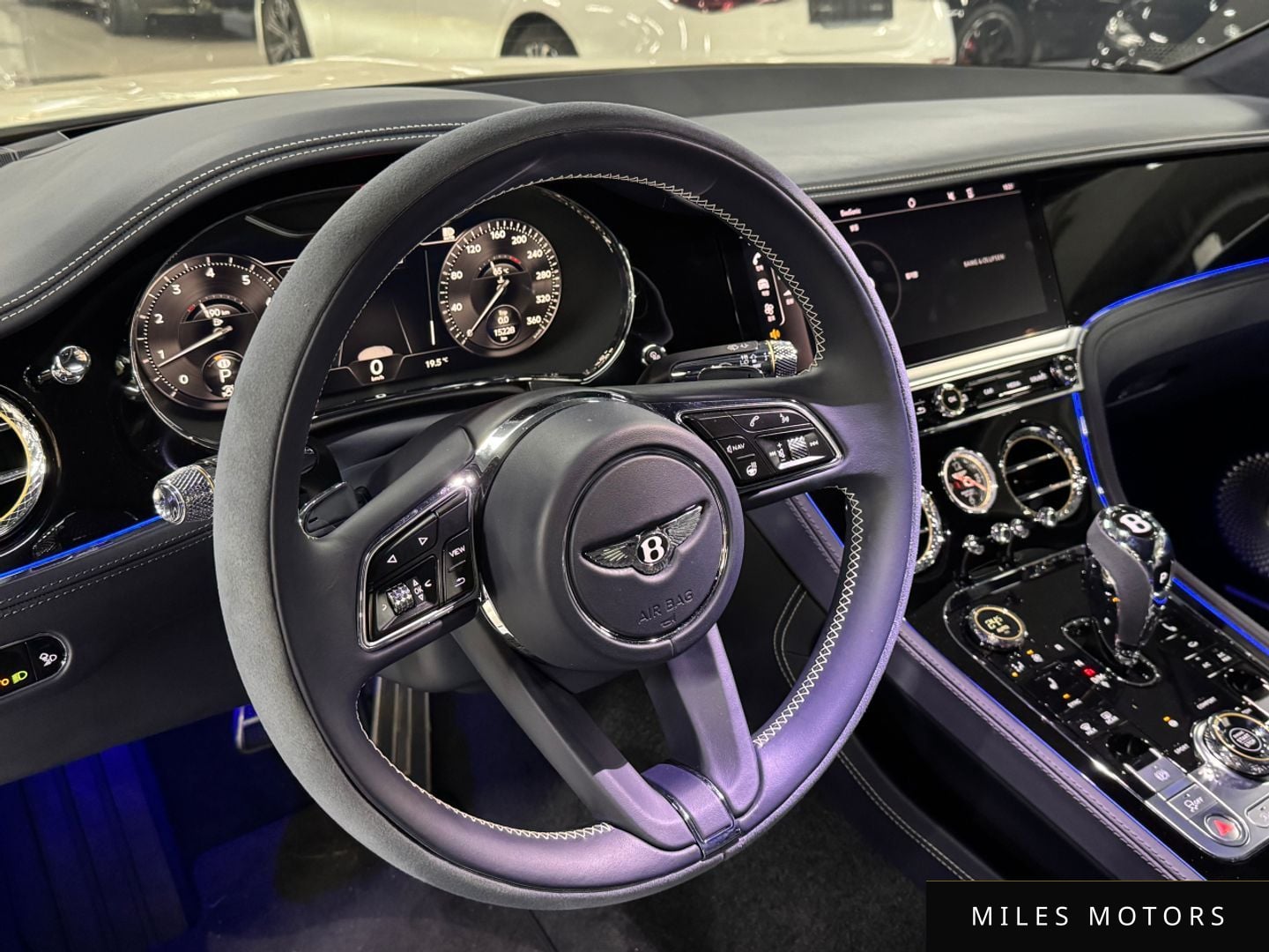 Bentley Continental GT 2023 — миниатюра 4
