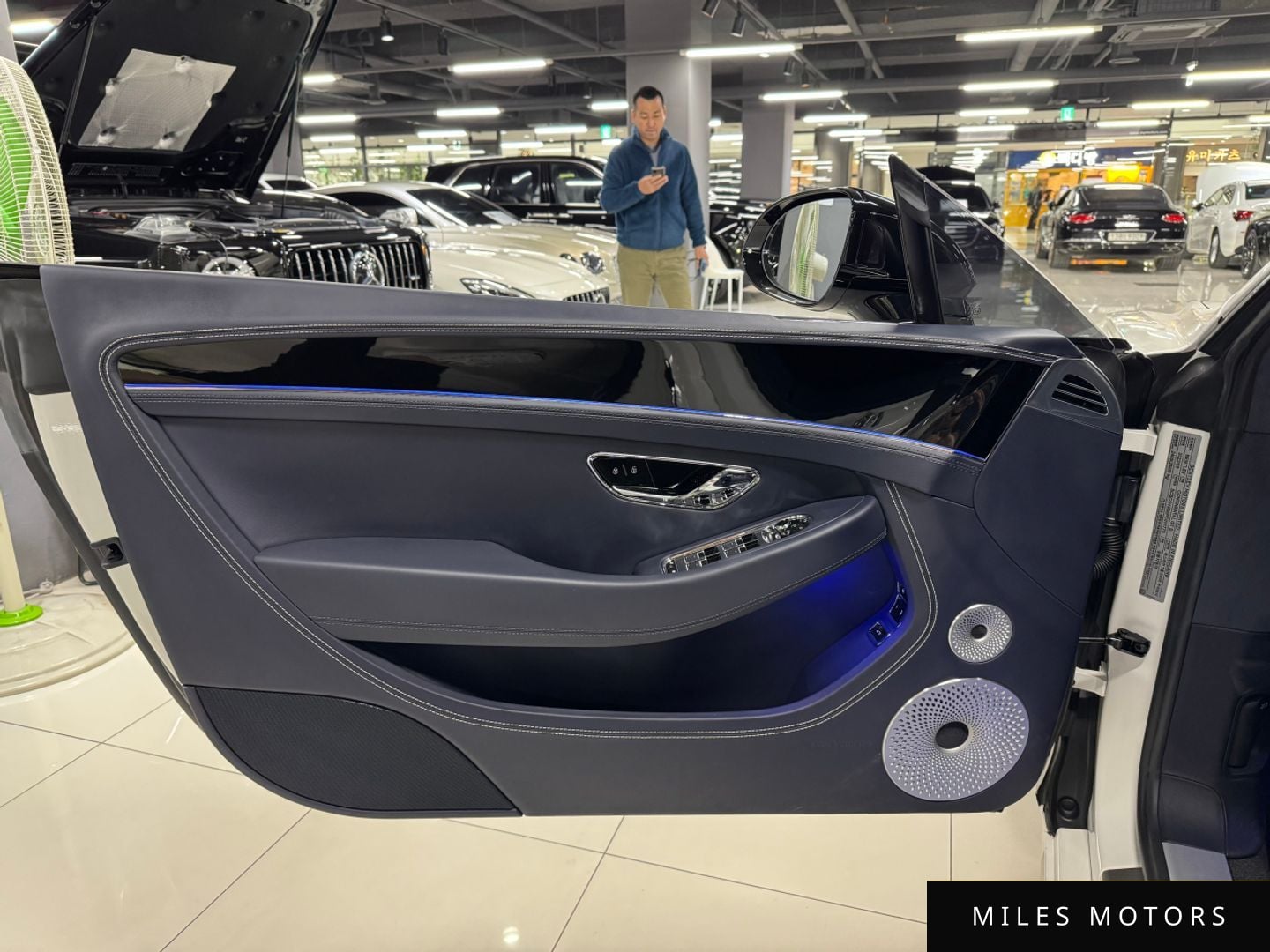 Bentley Continental GT 2023 — миниатюра 7