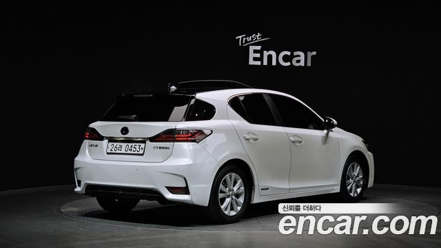 Лексус CT200h 2017 — миниатюра 2