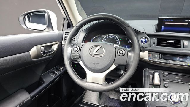 Лексус CT200h 2017 — миниатюра 13