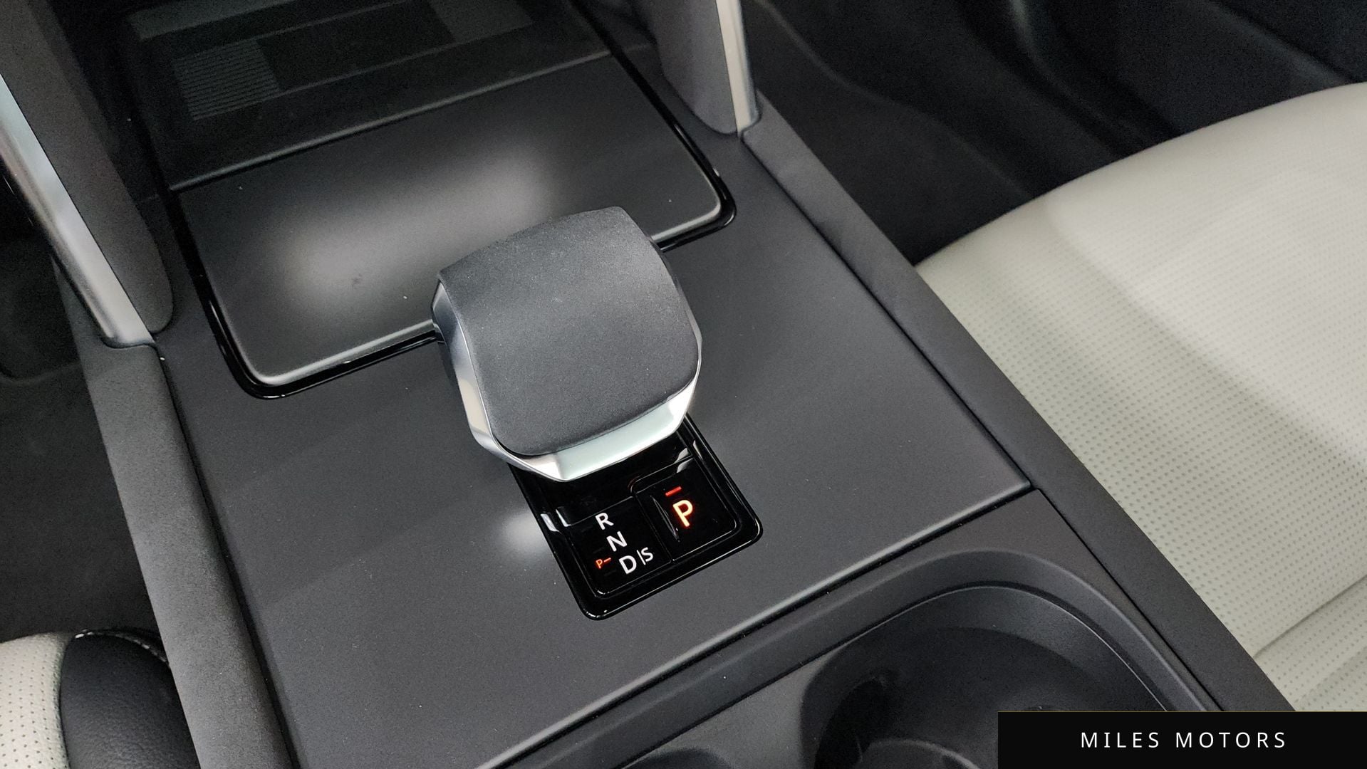 Land Rover Discovery Sport 2025 — миниатюра 9