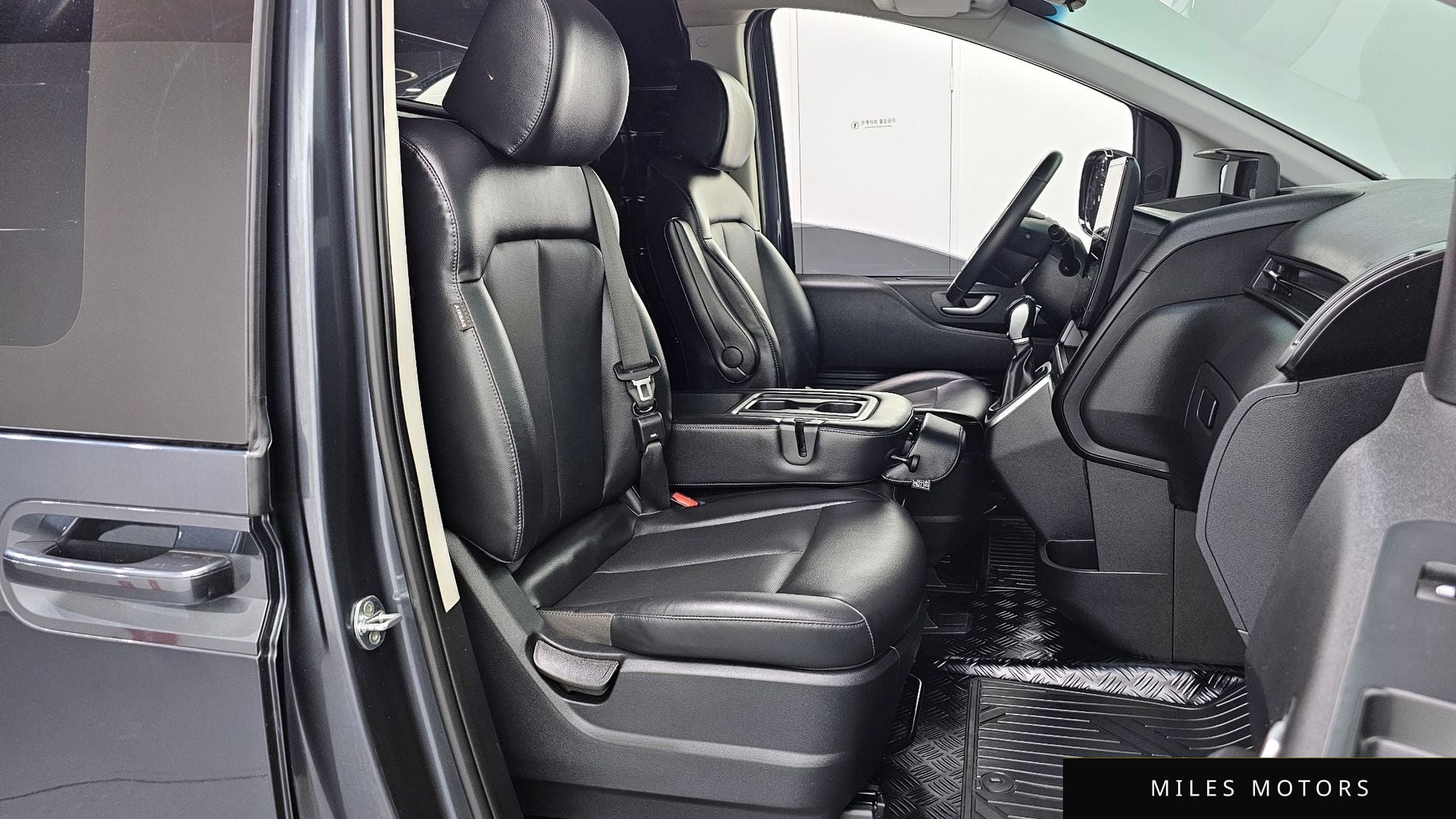 Hyundai 스타리아 2023 — миниатюра 10