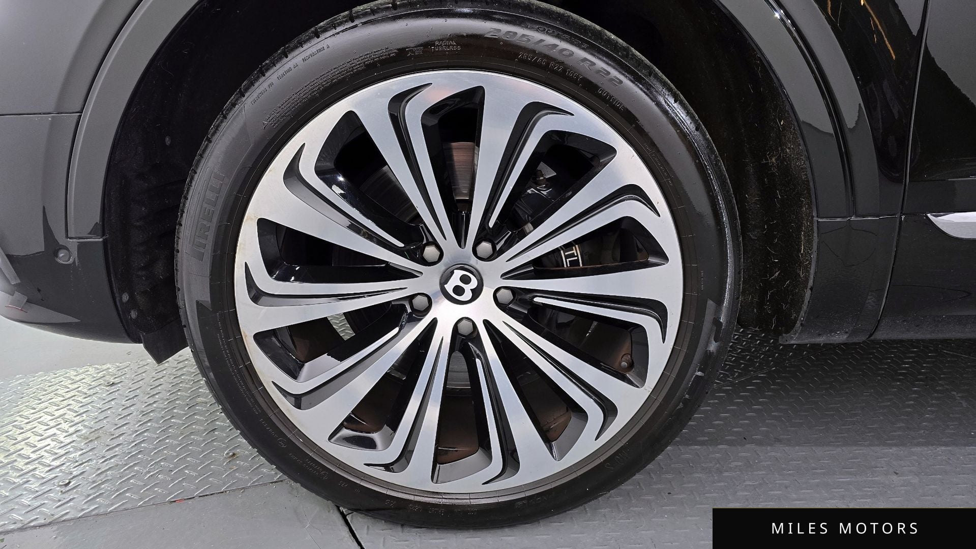 Bentley 벤테이가 2023 — миниатюра 5