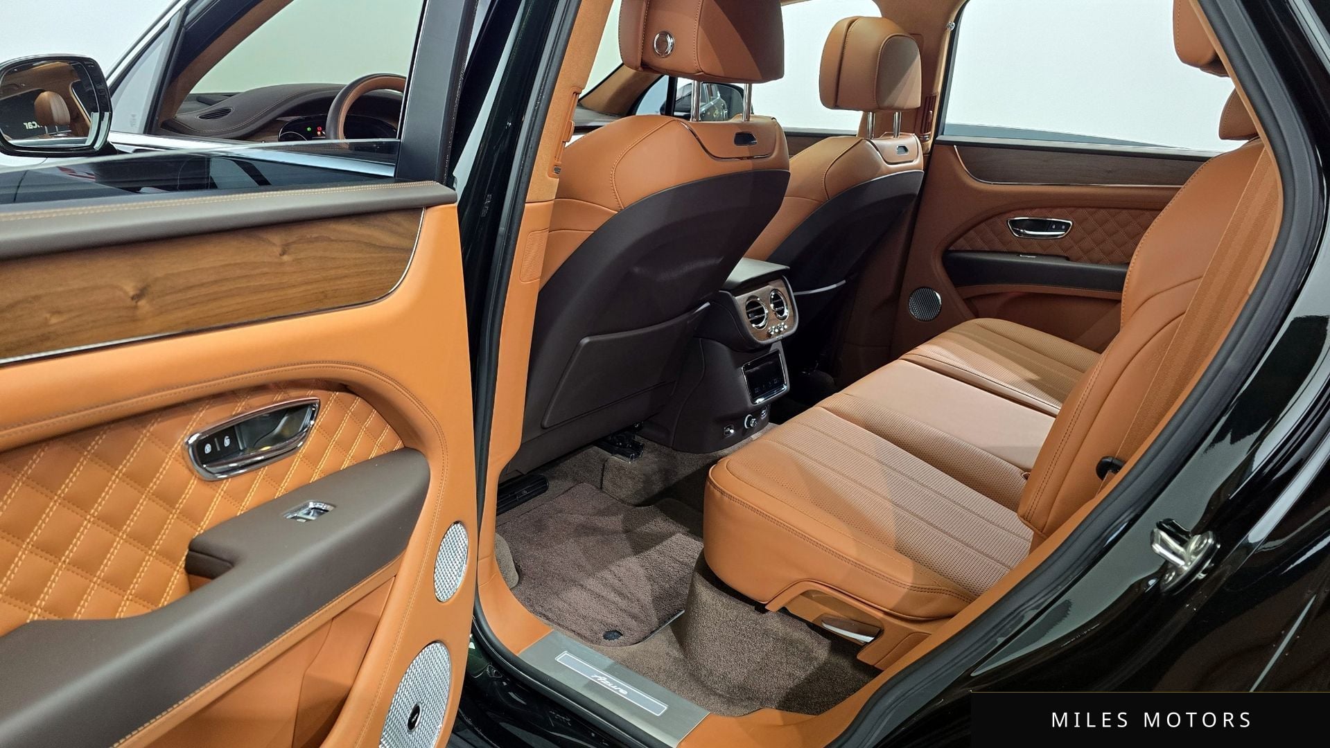 Bentley 벤테이가 2023 — миниатюра 11