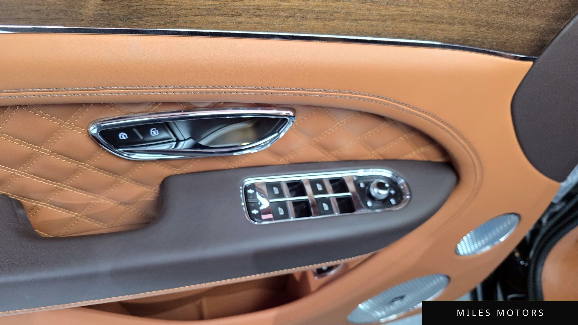 Bentley 벤테이가 2023 — миниатюра 14