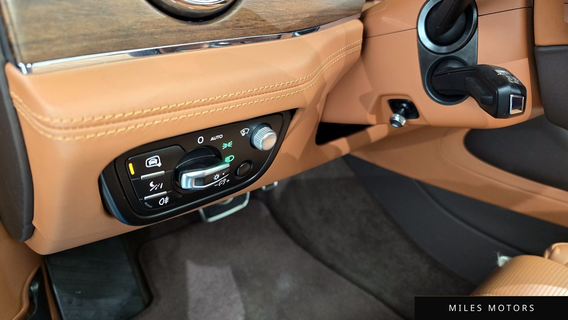 Bentley 벤테이가 2023 — миниатюра 15