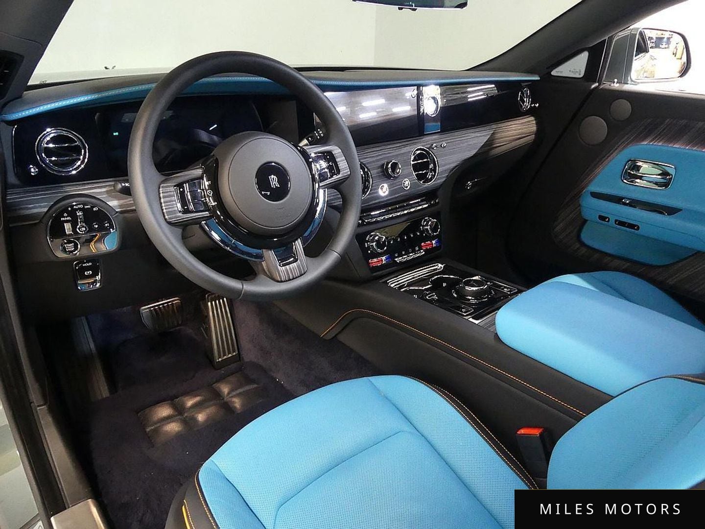 Rolls-Royce 스펙터 2024 — миниатюра 6