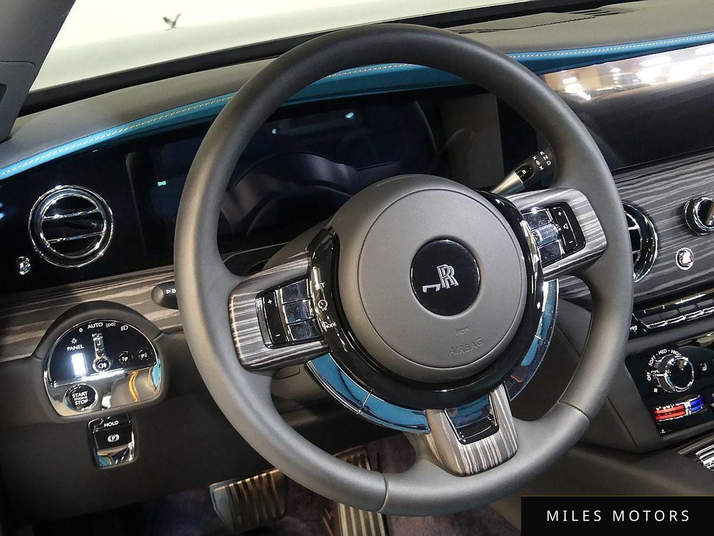 Rolls-Royce 스펙터 2024 — миниатюра 11