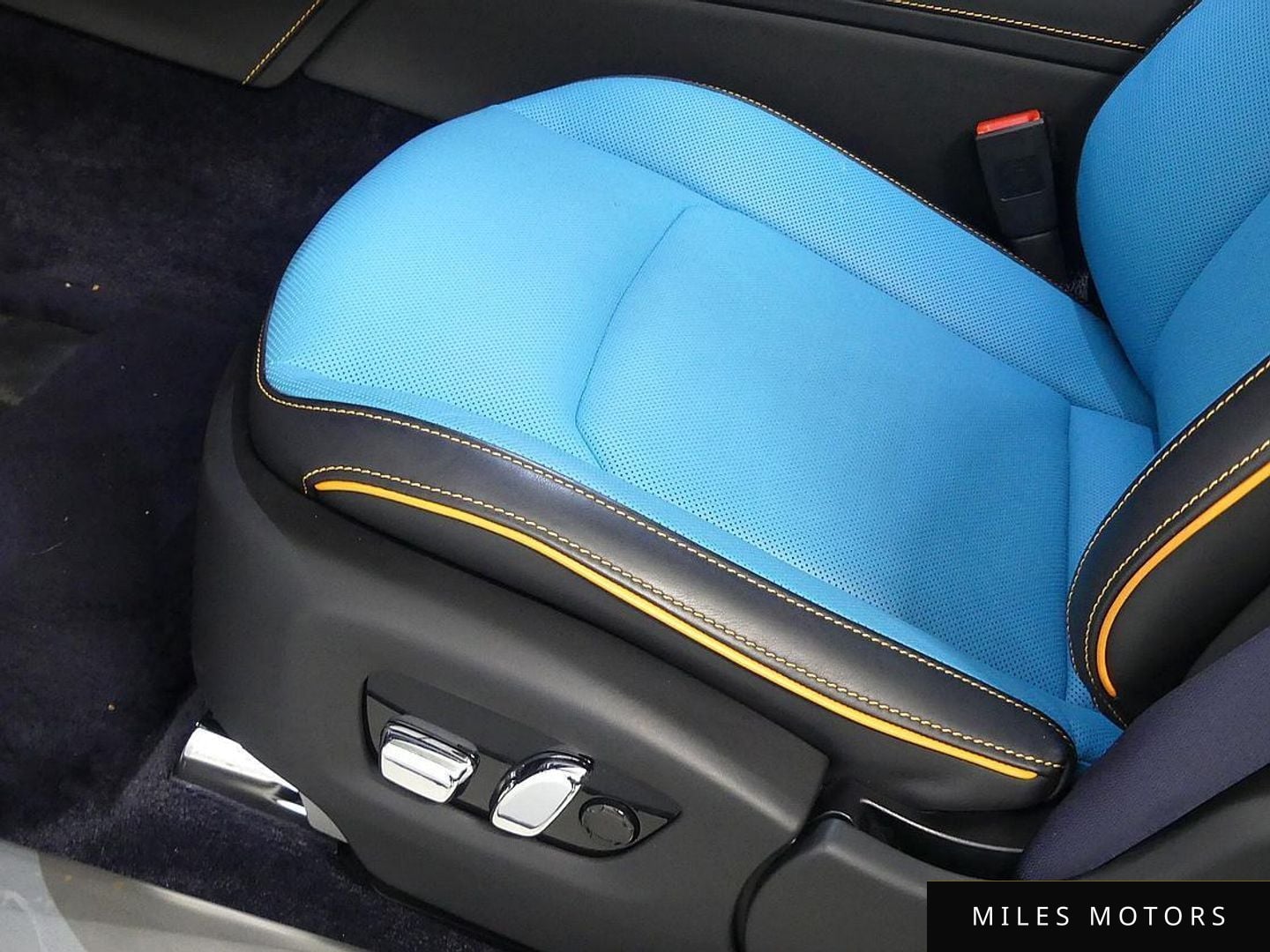 Rolls-Royce 스펙터 2024 — миниатюра 15
