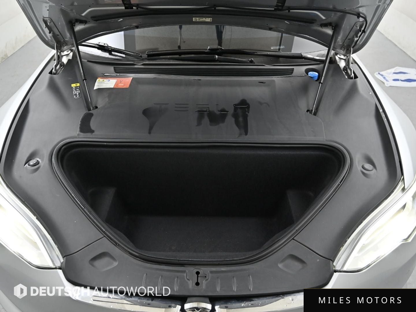 Tesla Model S 2017 — миниатюра 6