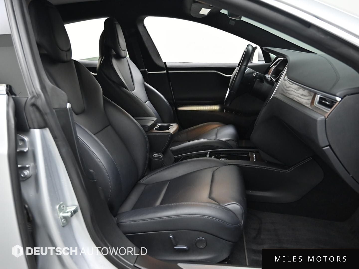 Tesla Model S 2017 — миниатюра 10