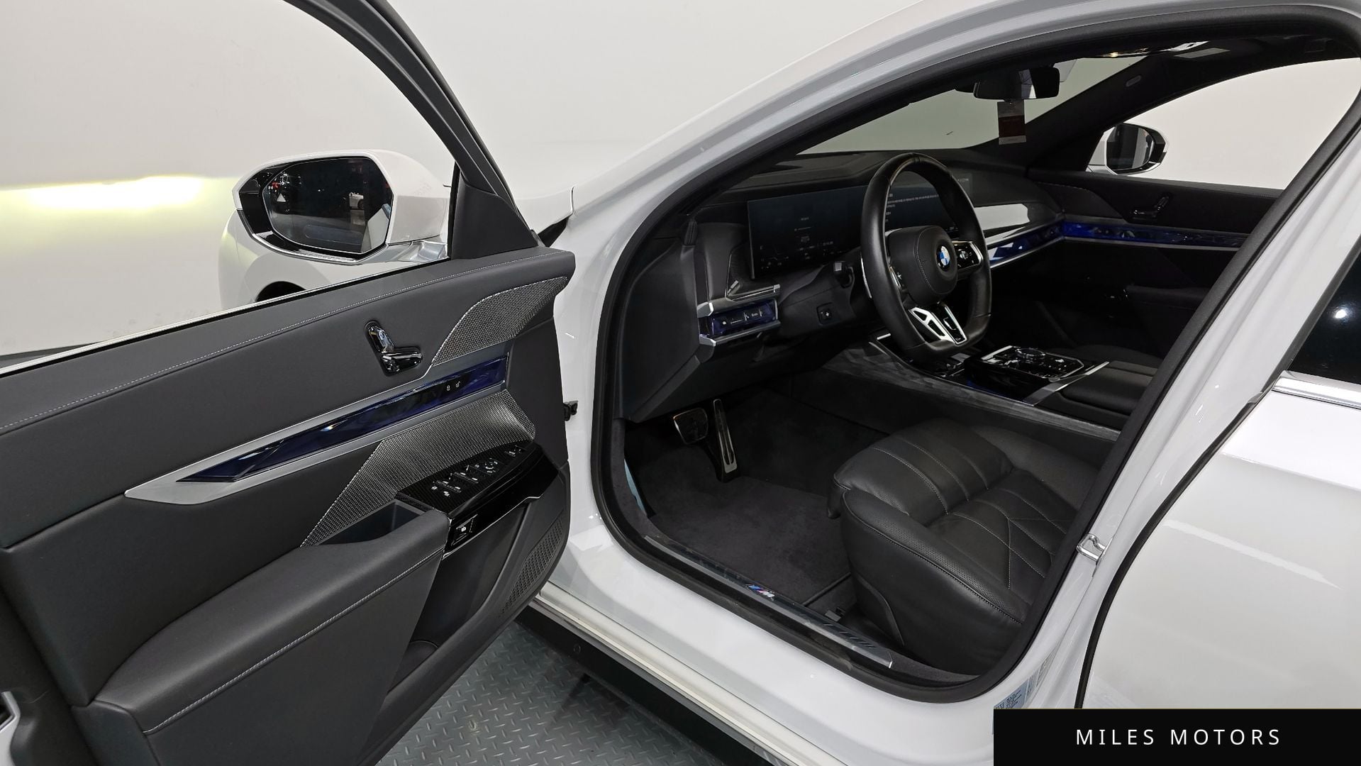 BMW 7 Series (G70) 2024 — миниатюра 10